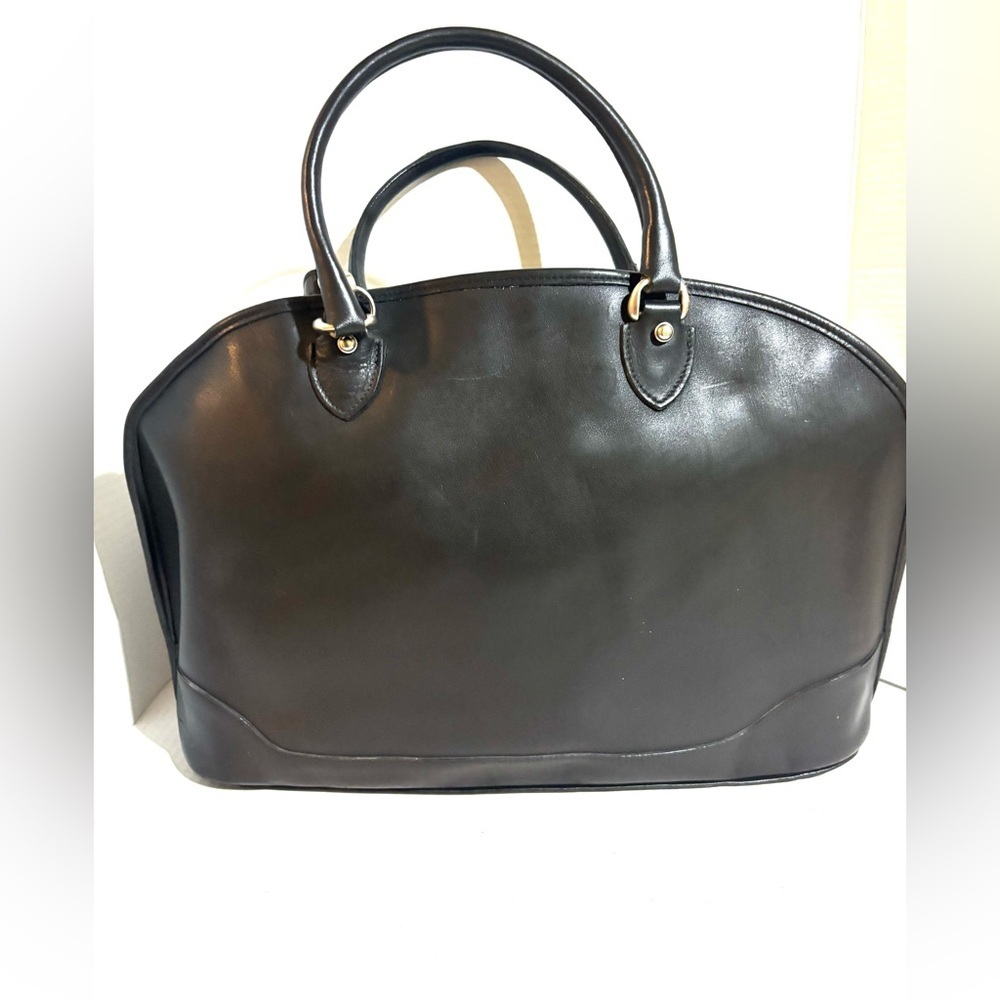 Elegant Black Leather Handbag - Picture 2 of 9